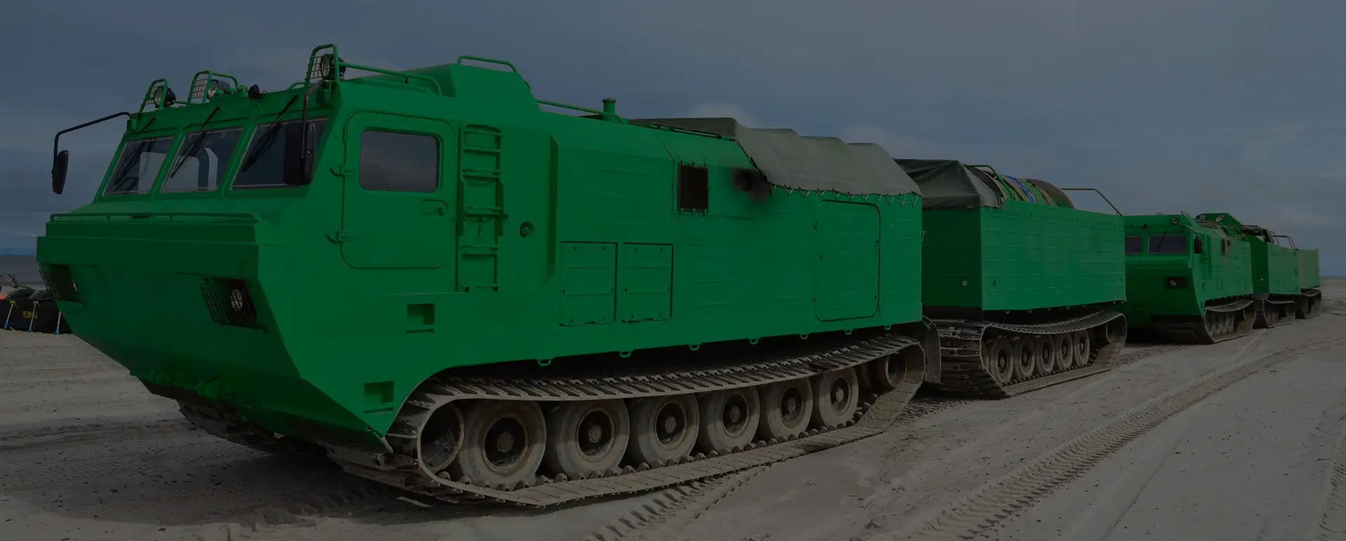 Услуги перевозки вездеходов и воинских грузов под ключ в городе Симферополь (Крымский  округ - Республика Крым) по всей России и странам СНГ.